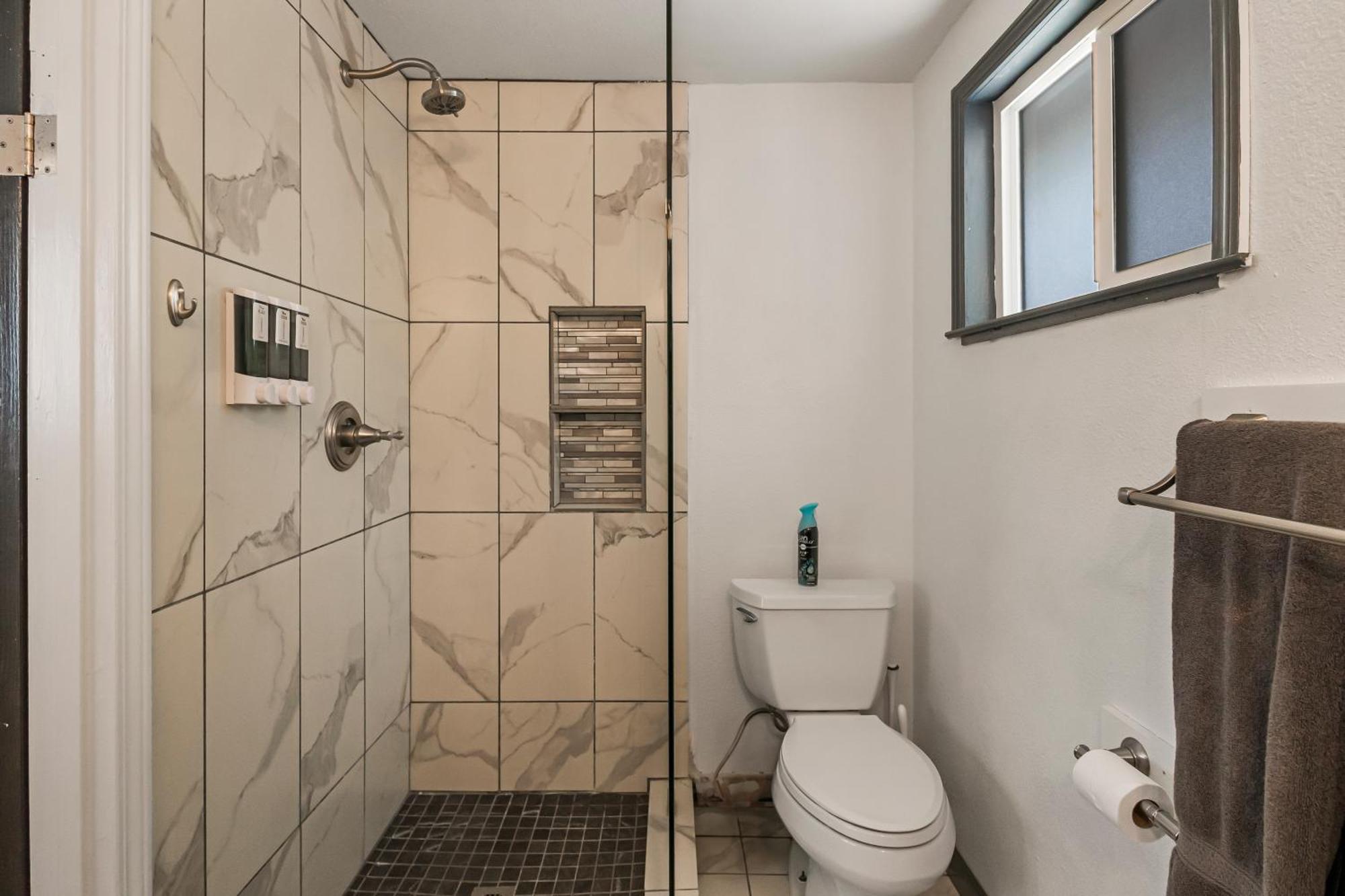 Guest House, Accessible To Downtown, & Fast Wifi! 치코 외부 사진